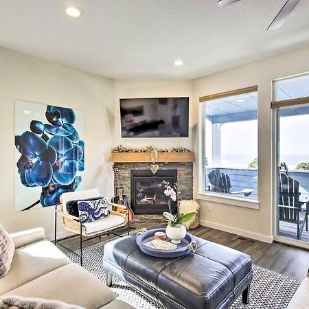 Modern Oregon Retreat W/ Deck, Hot Tub, Ocean View Depoe Bay Exterior photo